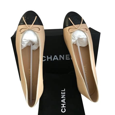 ballerine chanel noir et beige|chanel sandale intemporelle.